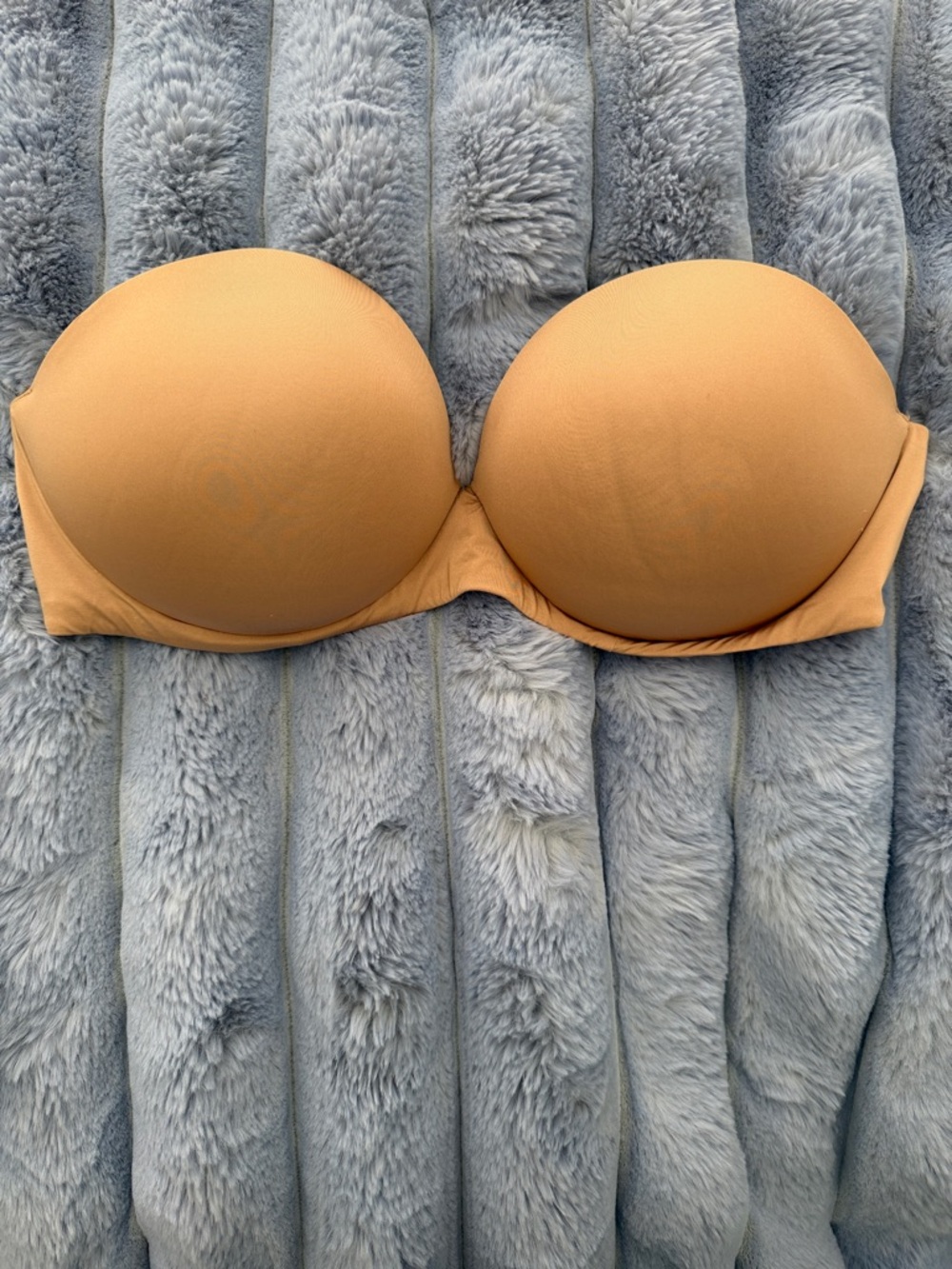 SKIMS Strapless Bandeau Bra in Clay Nude - Picture 2 of 4